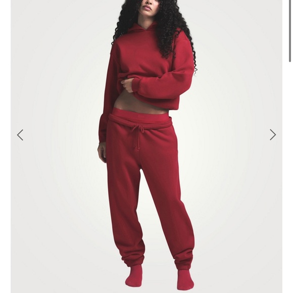 Skims Cotton Fleece Blend Classic Crewneck Sweatshirt & Sweatpants Set - Picture 9 of 9